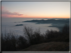 foto Colline nella nebbia al Tramonto